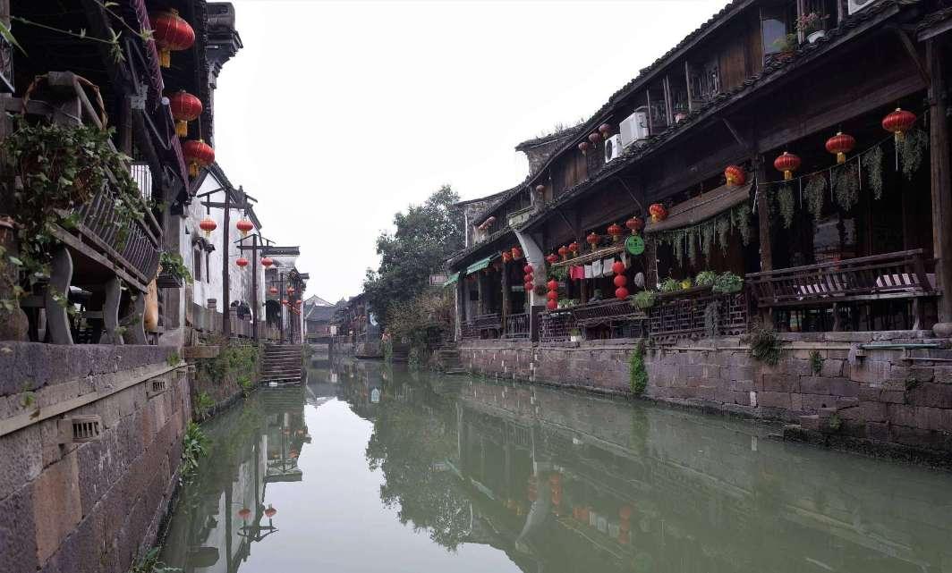 逃离荒废的戏院